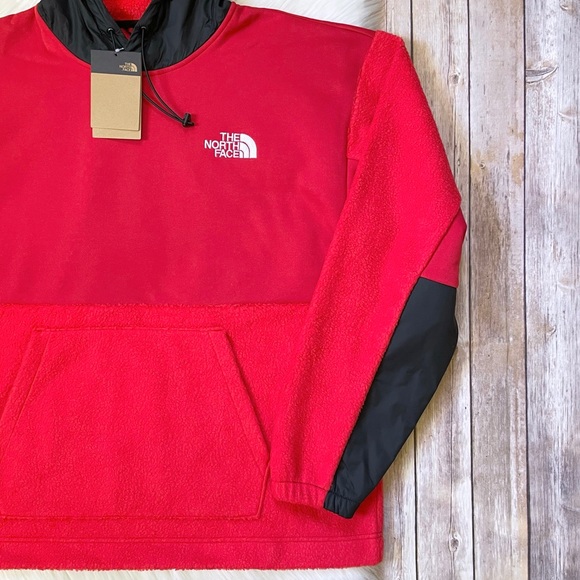 The North Face Men’s Novelty Fleece Hoodie In Red - Picture 2 of 6